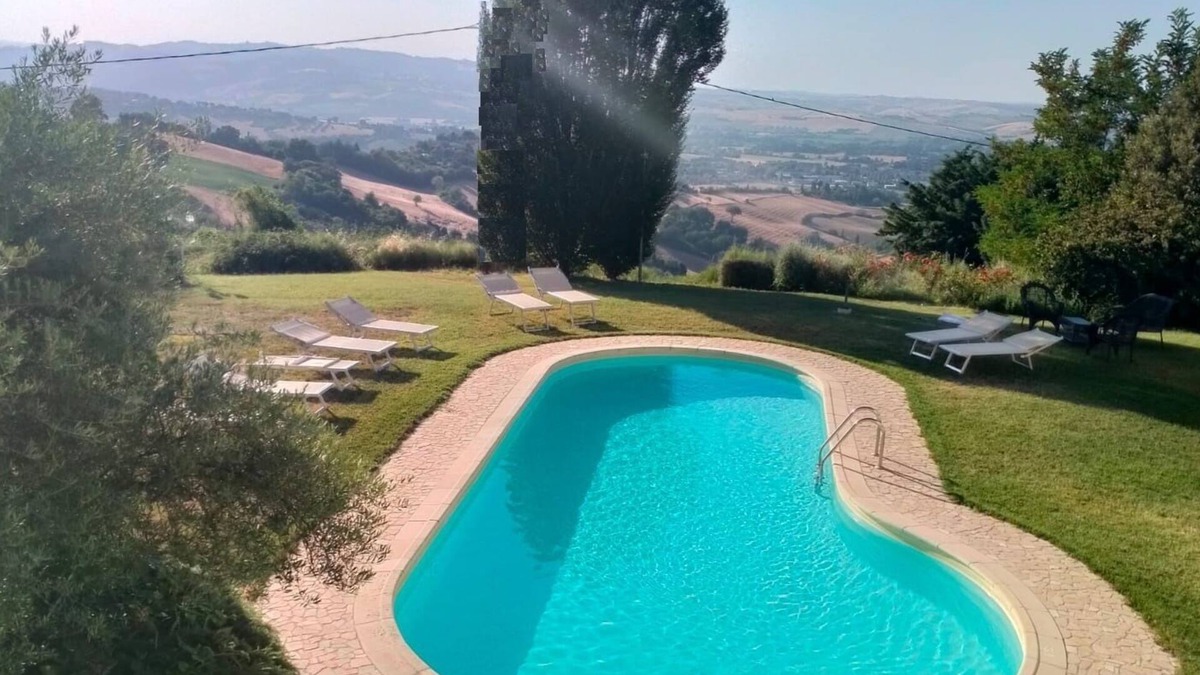 Montelabbate Villa | Panoramic portion of villa, swimming pool, hills, sea, free wifi