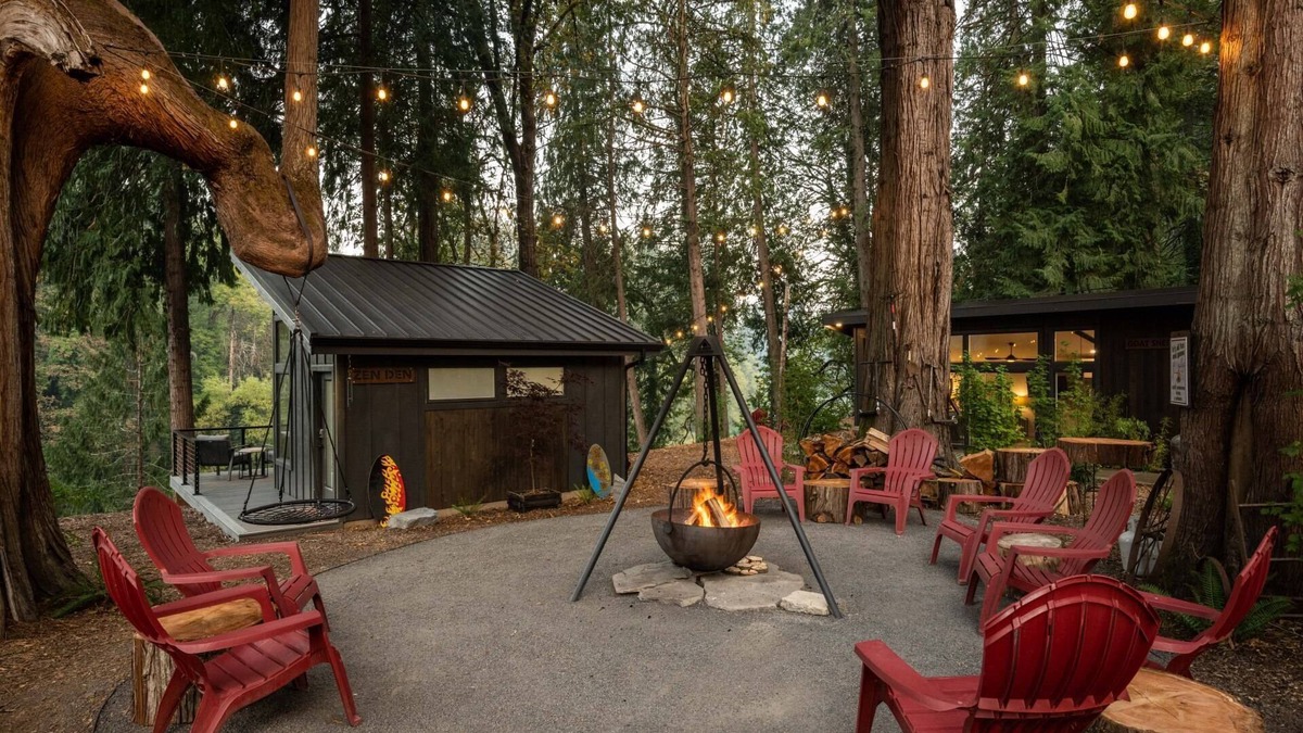 Stafford - Tualatin Valley Cottage | Panoramic Riverside and Lush Forests Views, Pet Friendly, New Décor, Steps Away From Dockside