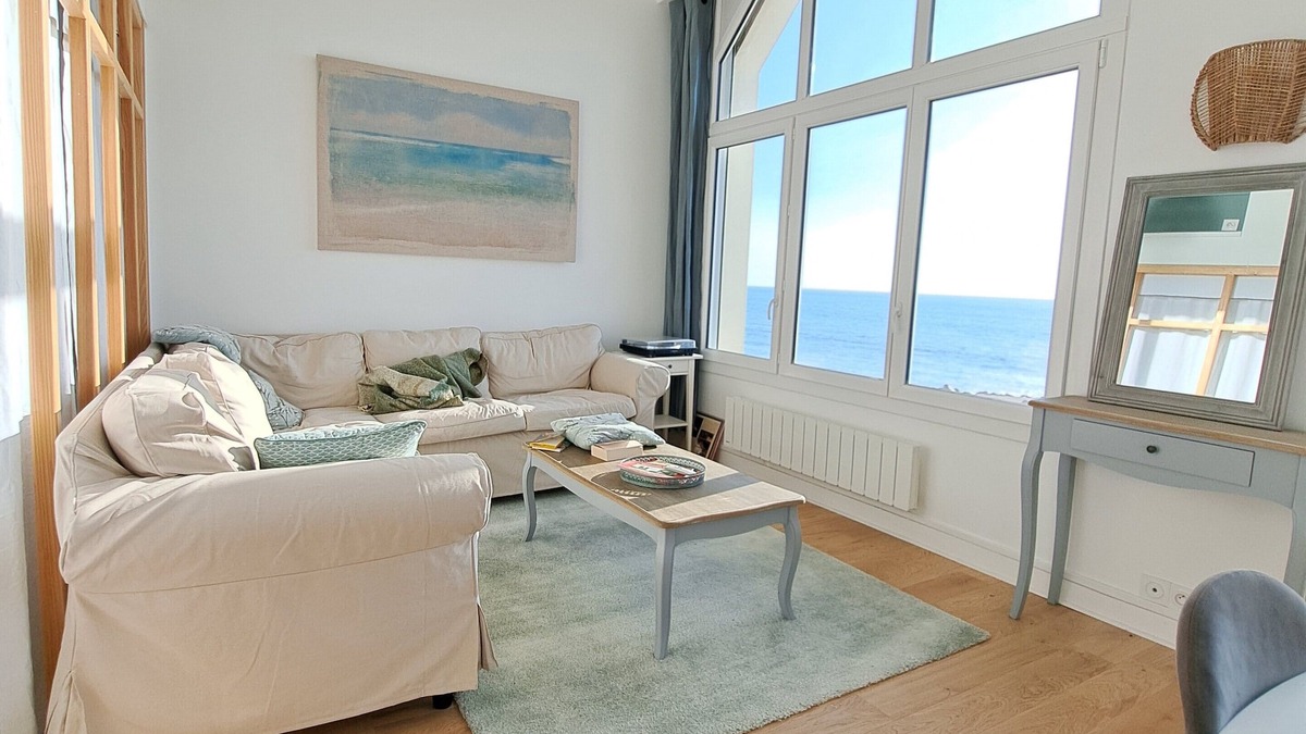 Agon-Coutainville Apartment | PANORAMIC SEA VIEW & EXCEPTIONAL LOCATION 3* COMFORT APARTMENT CAREFULLY DECORATED