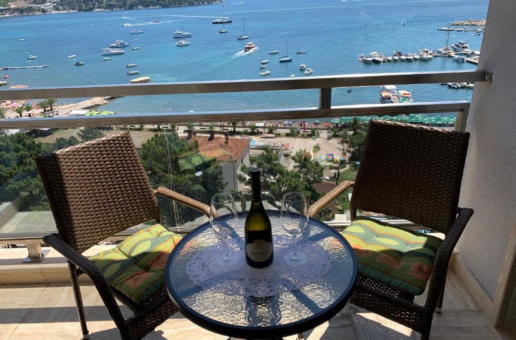 Budva Apartment | Panoramic sea view 3-bedroom apartment 50 m from the sea