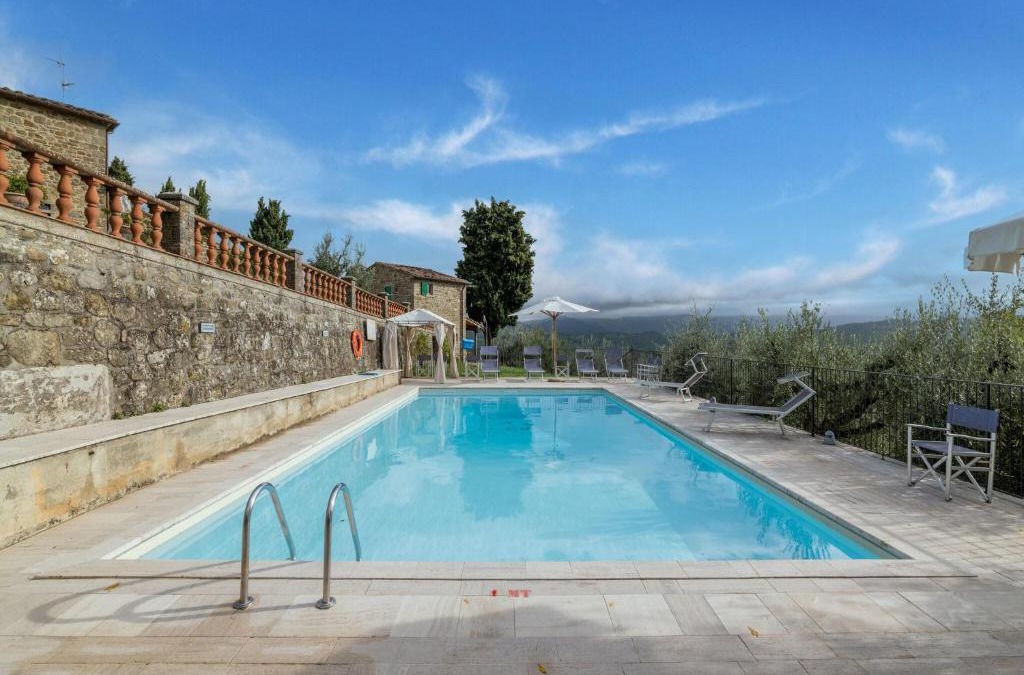 Caprese Michelangelo House | Panoramic stone apartment with swimming pool
