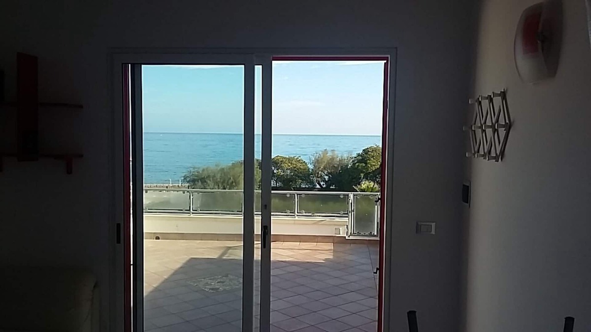 San Foca Apartment | Panoramic studio apartment on the San Foca seafront