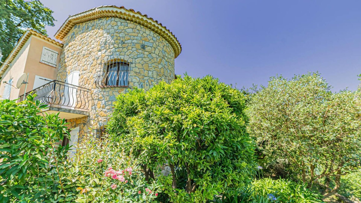 Le Bar-sur-Loup Apartment | Panoramic Views 2 Bed Flat Sleeps 8 - Wifi & Tv