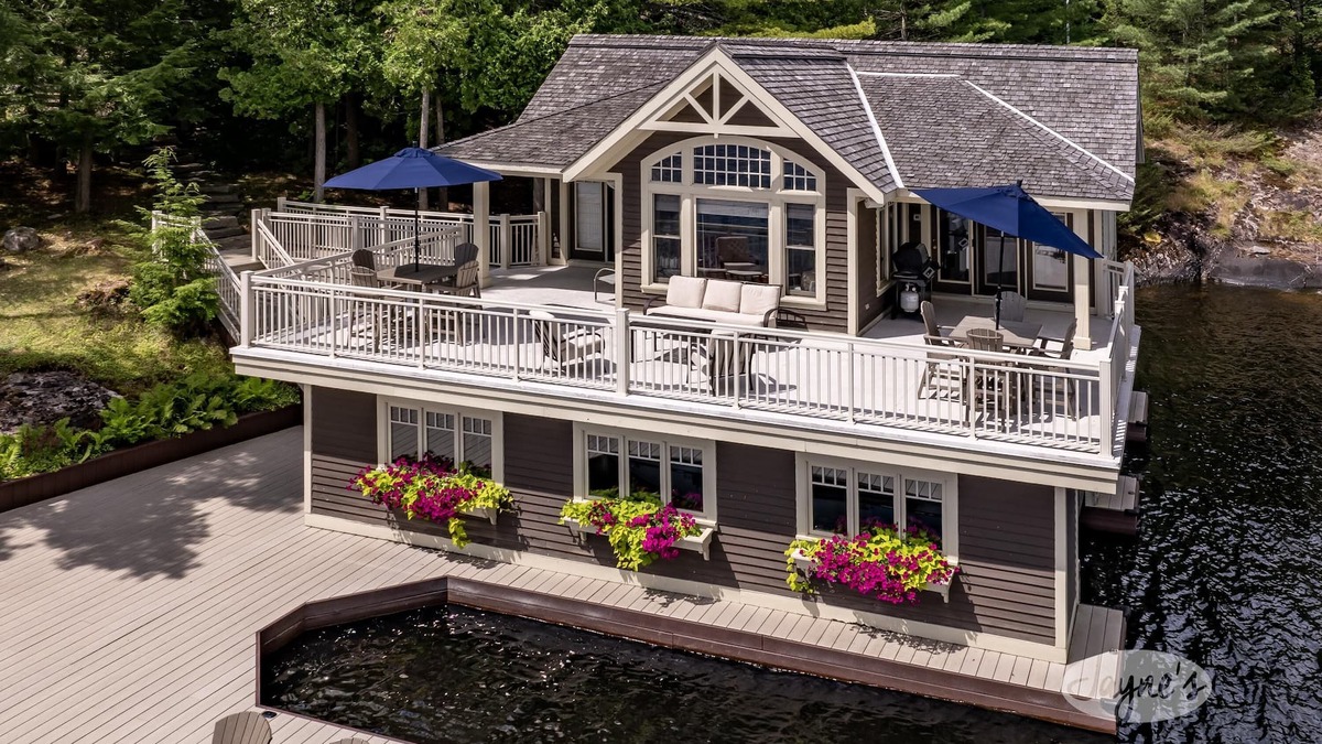 Bala Cottage | Panoramic View of Lake Muskoka, Privacy! Sleeps 20! Entertaining+! Location!