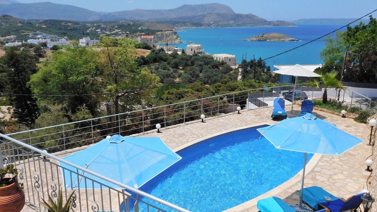 Plaka Villa | Panoramic views & a Private Pool. Walk to beach & tavernas in Almyrida or Plaka.