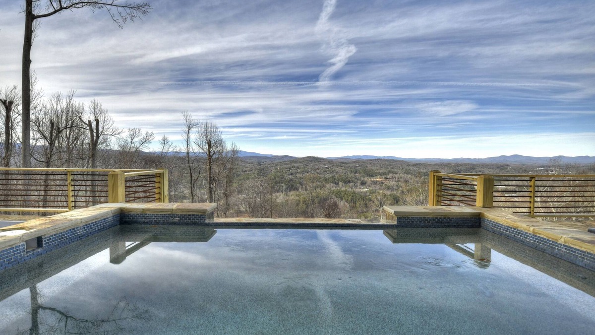 Blue Ridge House | Panoramic Views. Heated Pool, Hot Tub. Sleeps16 near Aska & downtown Blue ridge