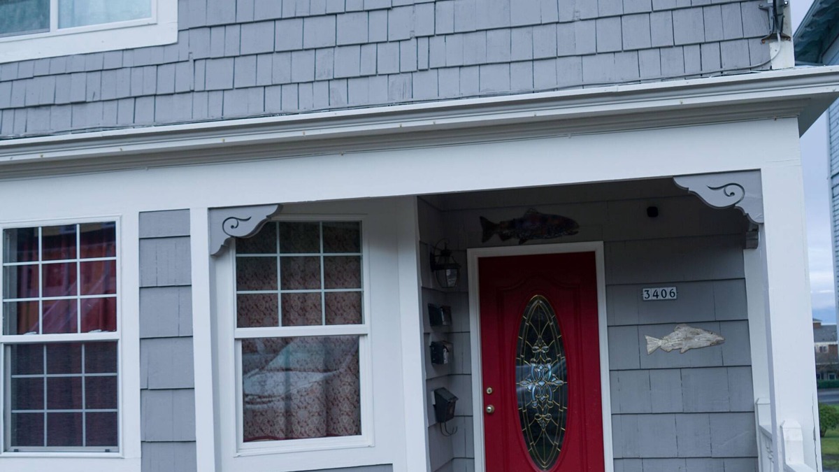 Astoria Condo | Panoramic Views of Columbia (3 BRs - 1 Bath) Condo