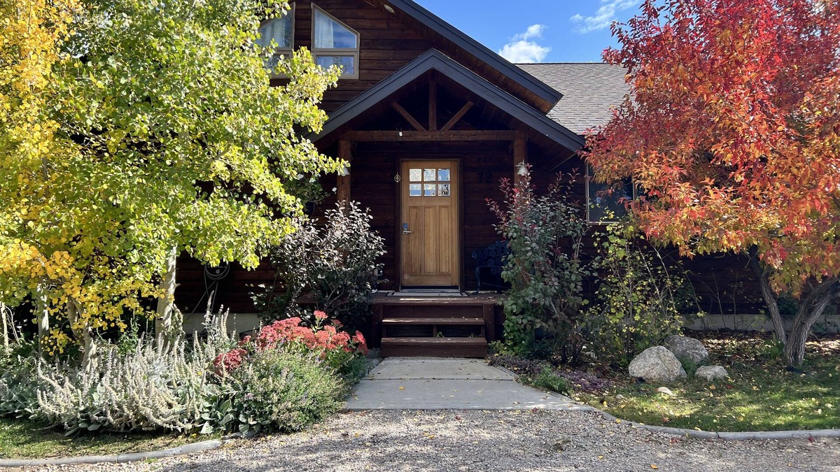 Leigh Creek Estates House | Panoramic Views of the Tetons & Custom Contemporary Setting Awaits You!