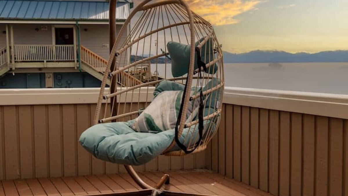 Oak Harbor House | Panoramic Waterfront 5b3b Getaway @Oak Harbor