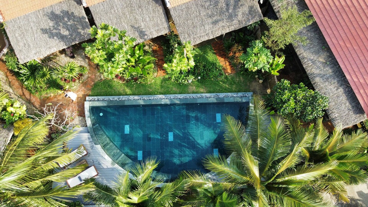 Cam An Villa | Pao Homes - Beach Stone Villa 4BR with Salt water Pool- 1’ to the sea