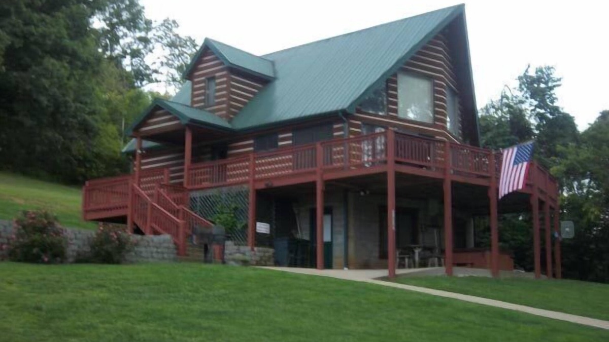 Shenandoah Cabin | Papa Bear's River Cabin- 3 bedroom, 2 full bath, Riverfront