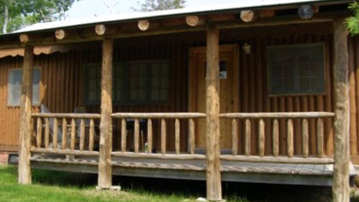 Drummond House | Papins Resort Crow Cabin