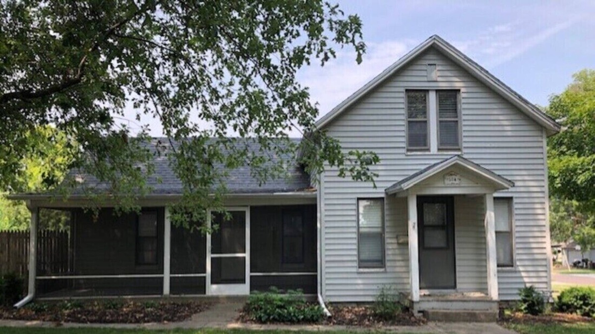 Papillion House | Papio Retreat - Walk to Downtown