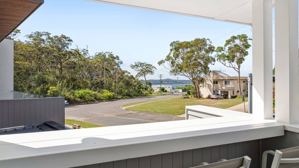 Soldiers Point House | Paradise, 1-2B Bagnall Ave - water views, air con, Wi-Fi, Dog Friendly
