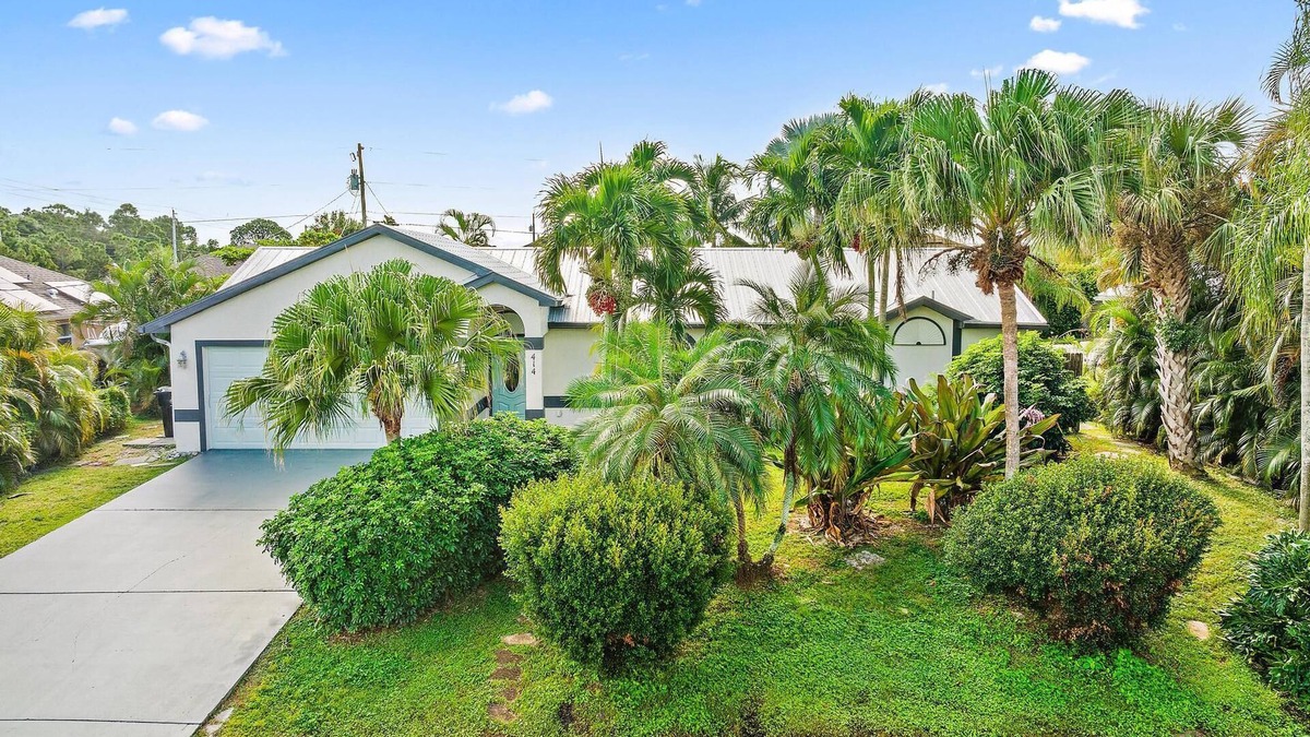 Port Saint Lucie House | Paradise! 3 Bedroom home with private pool, outdoor living space, and lanai