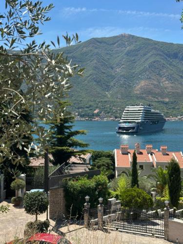 Dobrota Apartment | PARADISE Apartments