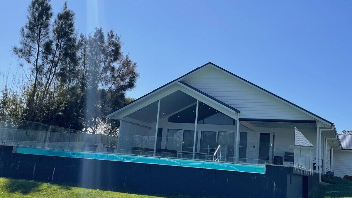 One Mile House | Paradise at One Mile! Family friendly acreage close to beach and amenities