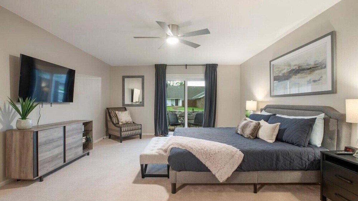 South Tulsa House | Paradise awaits. Southern Hills/ORU/River Spirit