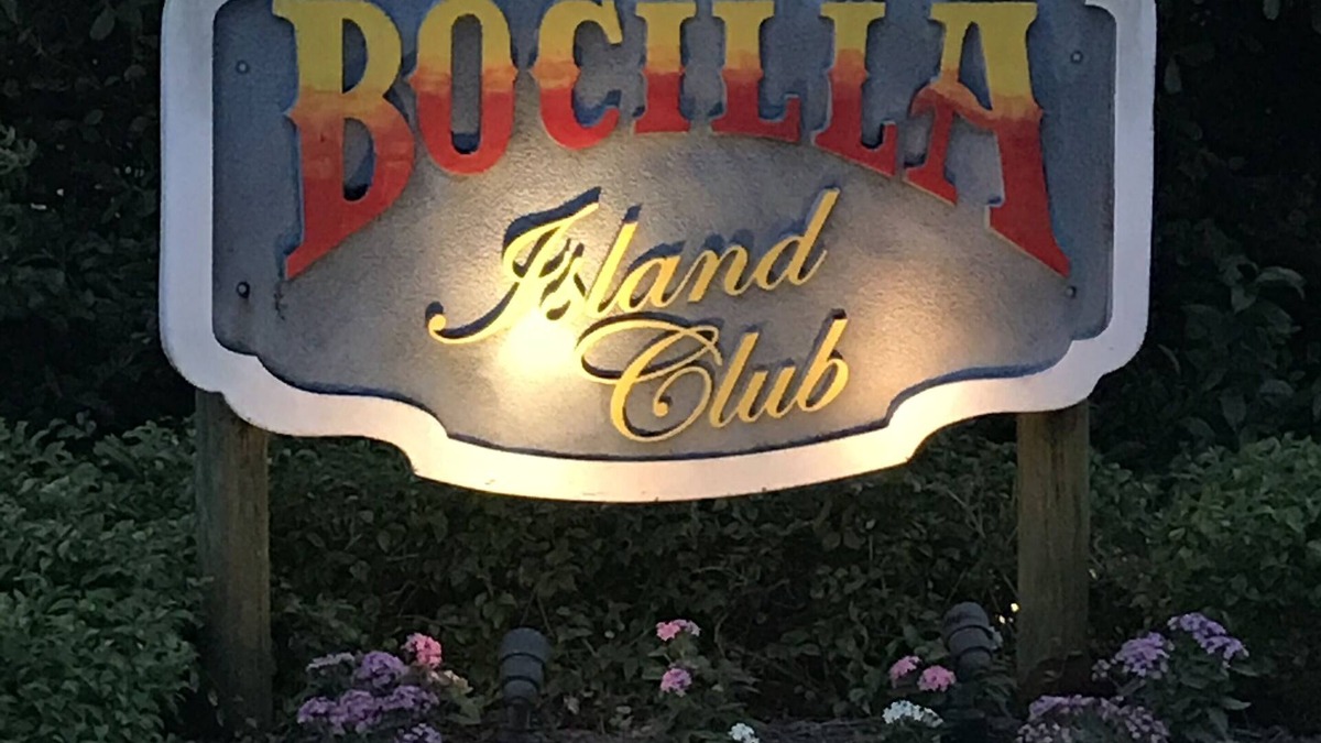 Bokeelia Condo | Paradise awaits you at the Bocilla Island Club on Pine Island Florida.