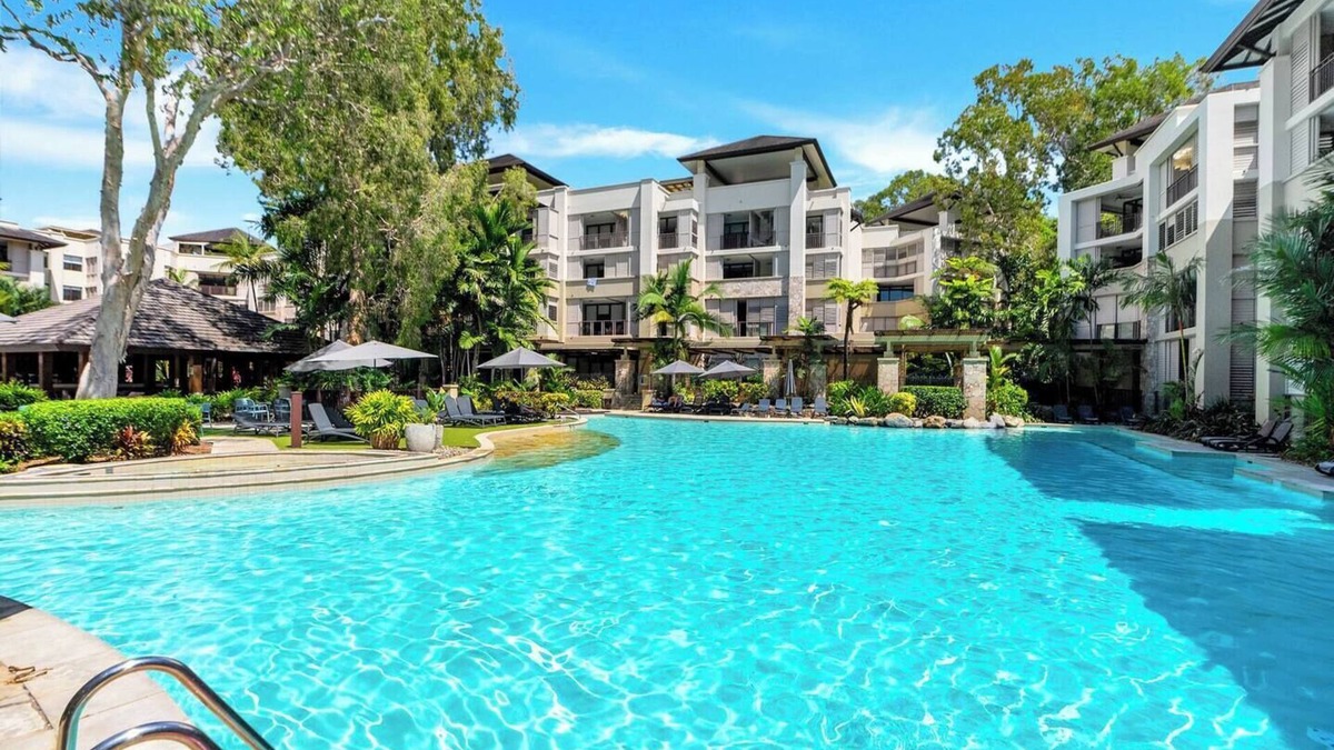 Palm Cove Apartment | Paradise Bound A Rooftop Resort Retreat