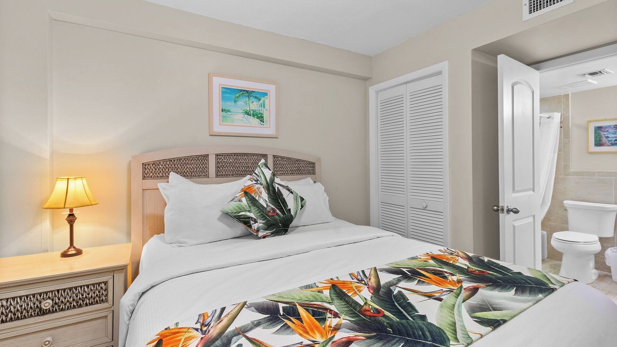 Tavernier Apartment | Paradise Found! 2 Stunning Ocean View Suite w/Balcony | Full Kitchen
