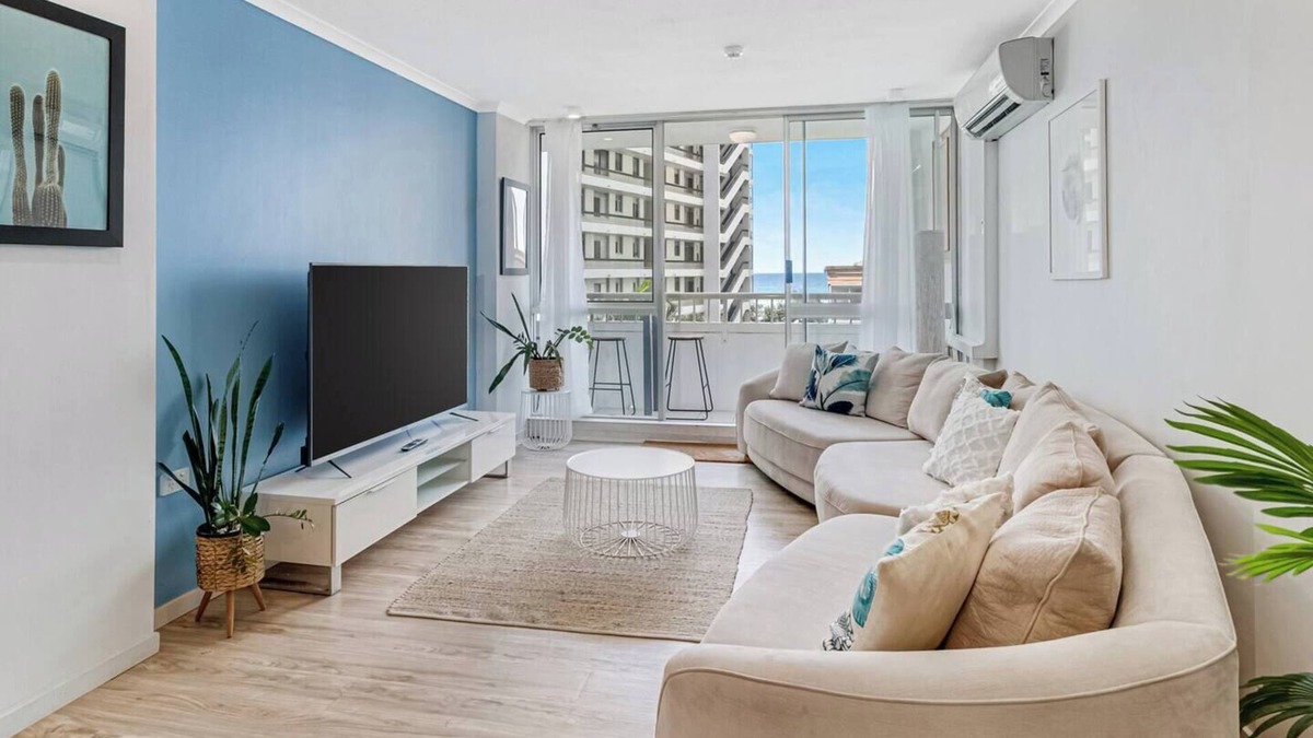Surfers Paradise Apartment | Paradise Found Where City and Surf Collide