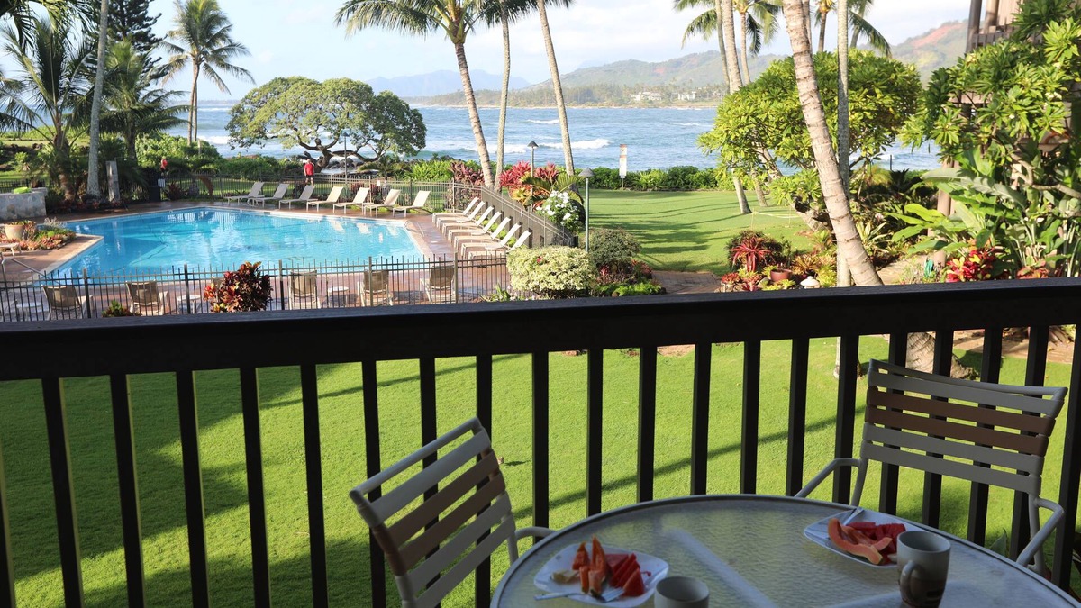 Wailua Condo | Paradise found-Ocean Front 2 Bdr-Bath-Lanais—Primary bedroom faces ocean FULL AC