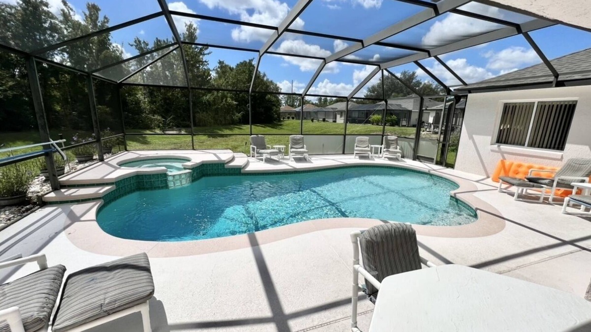 Thousand Oaks House | Paradise home 4bd 3 ba with Pool close to parks!