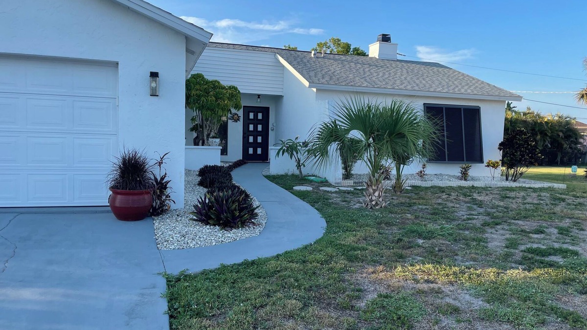 Venice Groves House | Paradise Home! with your own private sanctuary. .3-bedroom house!