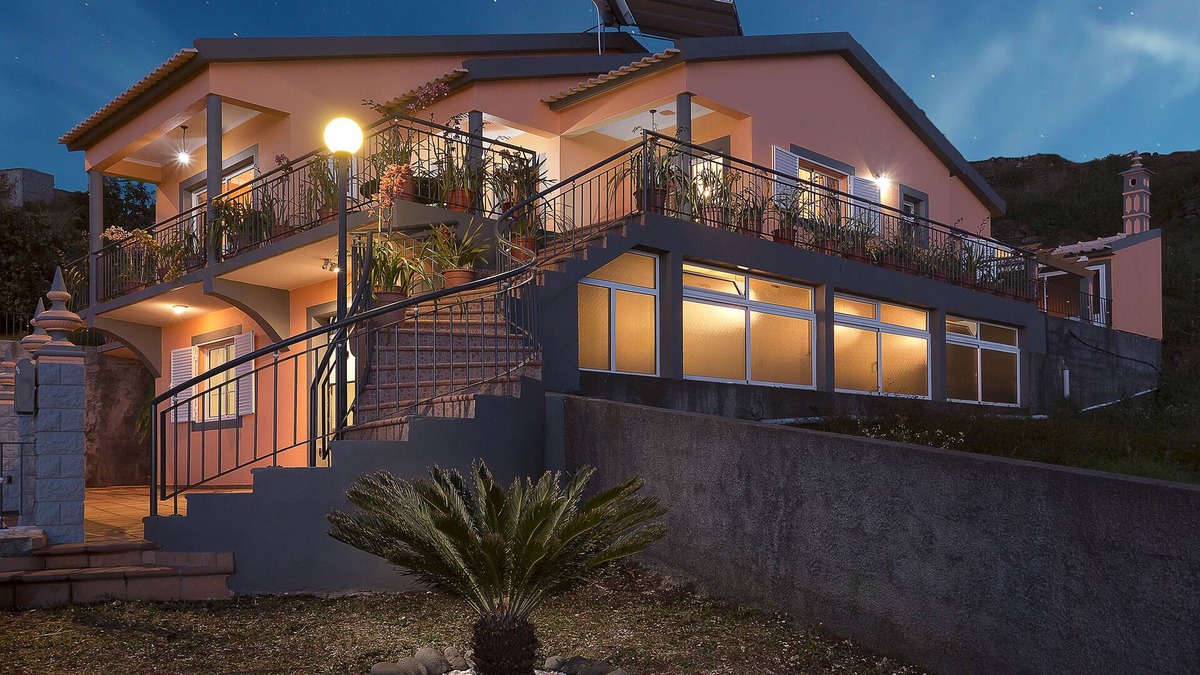 Estrela da Calheta House | Paradise House Calheta. Whole house with 3 bedrooms, 1 km from calheta beach
