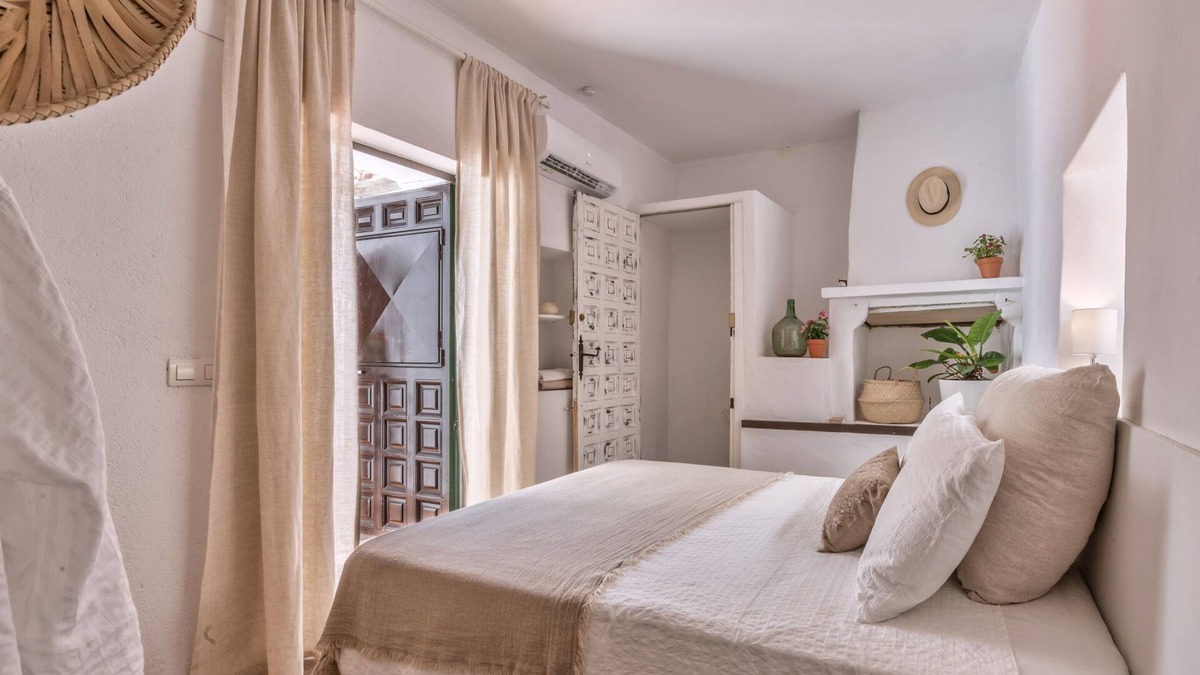 Canillas de Aceituno Bed & Breakfast | "Paradise in Andalusia at Encanto Guesthouse"