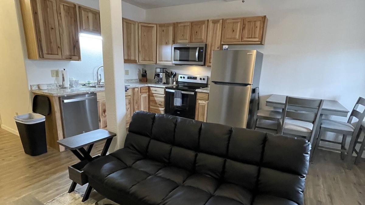Meeker House | Paradise in Downtown - Downstairs Duplex - Newly Renovated Mountain House.
