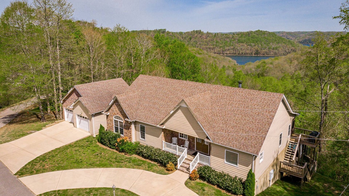 Smithville Ski Chalet | Paradise Inn (Dog-Friendly)