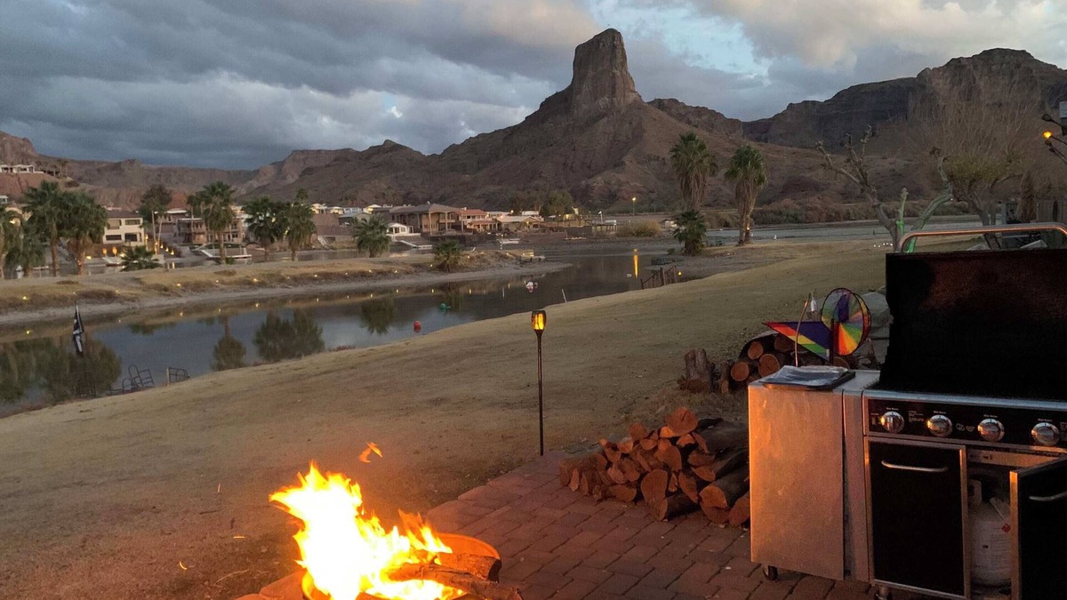 Parker Dam House | Paradise Lagoon in River Lodge Resort