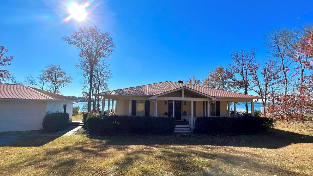 Prosperity House | Paradise on Lake Murray, SC with deck, dock, great views, fishing, fire pit.