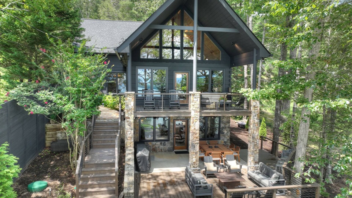 Blue Ridge House | Paradise on the Lake! The perfect house to make lasting memories.