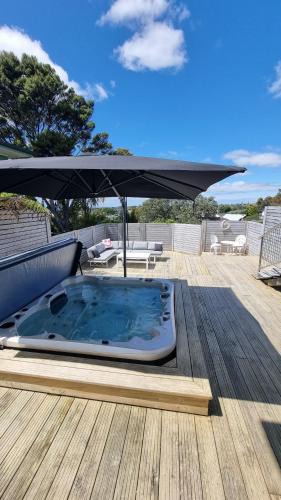 Mairangi Bay Bed & Breakfast | Paradise on the Shore Auckland with large Spa Pool