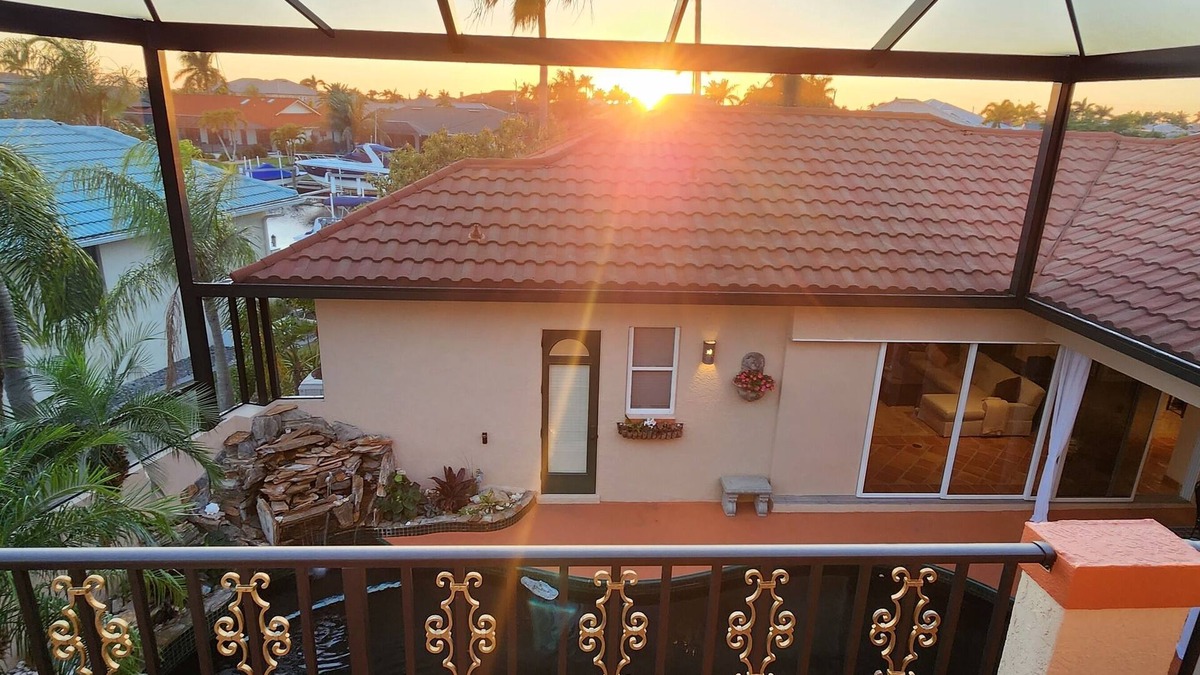 Punta Gorda House | Paradise Palace King bed