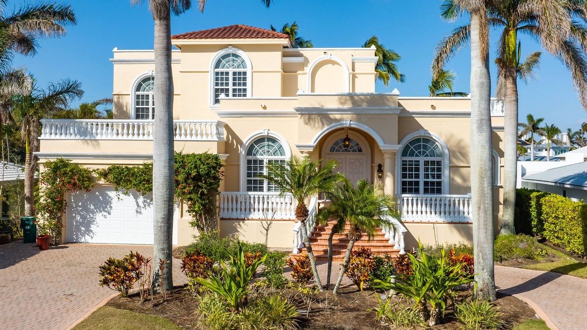 Connors House | Paradise Palms, Enjoy Serenity by the Sea