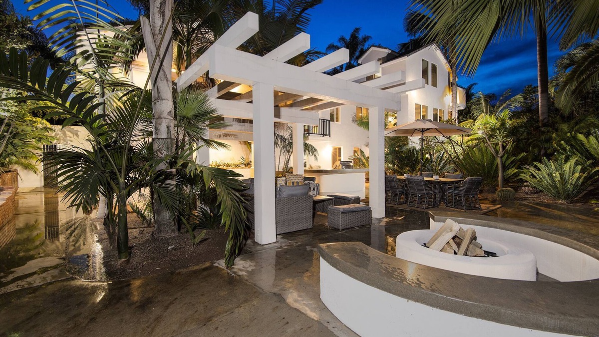 Vista House | Paradise Palms Retreat: Lux Vacay or Wedding! - Welcome to Paradise!