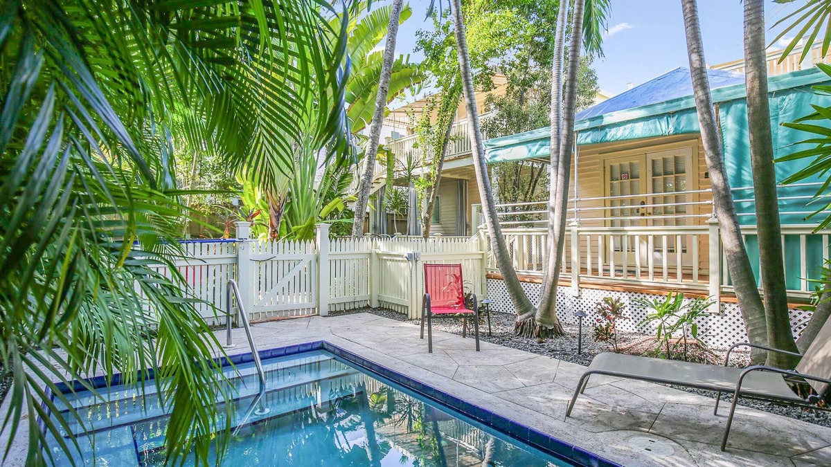The Meadows House | Paradise Place by AvantStay | Key West Old Town Condo w/Shared Pool