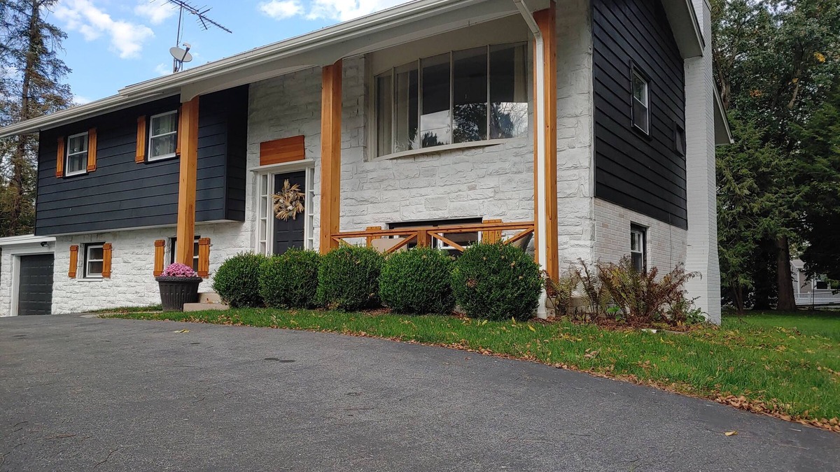 Gordonville House | Paradise Place-Spacious home with Hot Tub+Fire Pit