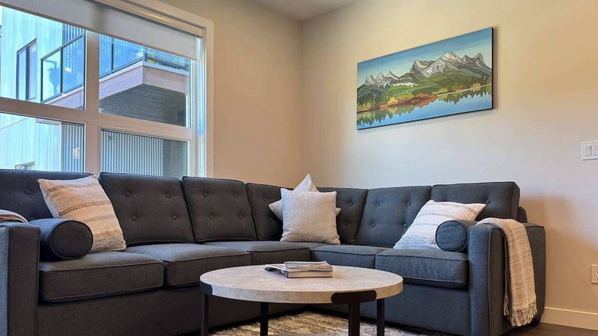 Golden Condo | Paradise Point @ Riverstone - DT Condo Mnt Views