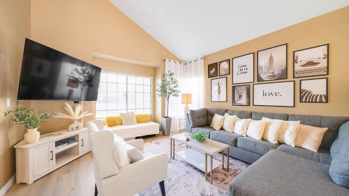 Spring Valley House | Paradise Retreat: 8 Beds, Pool Table, BBQ!