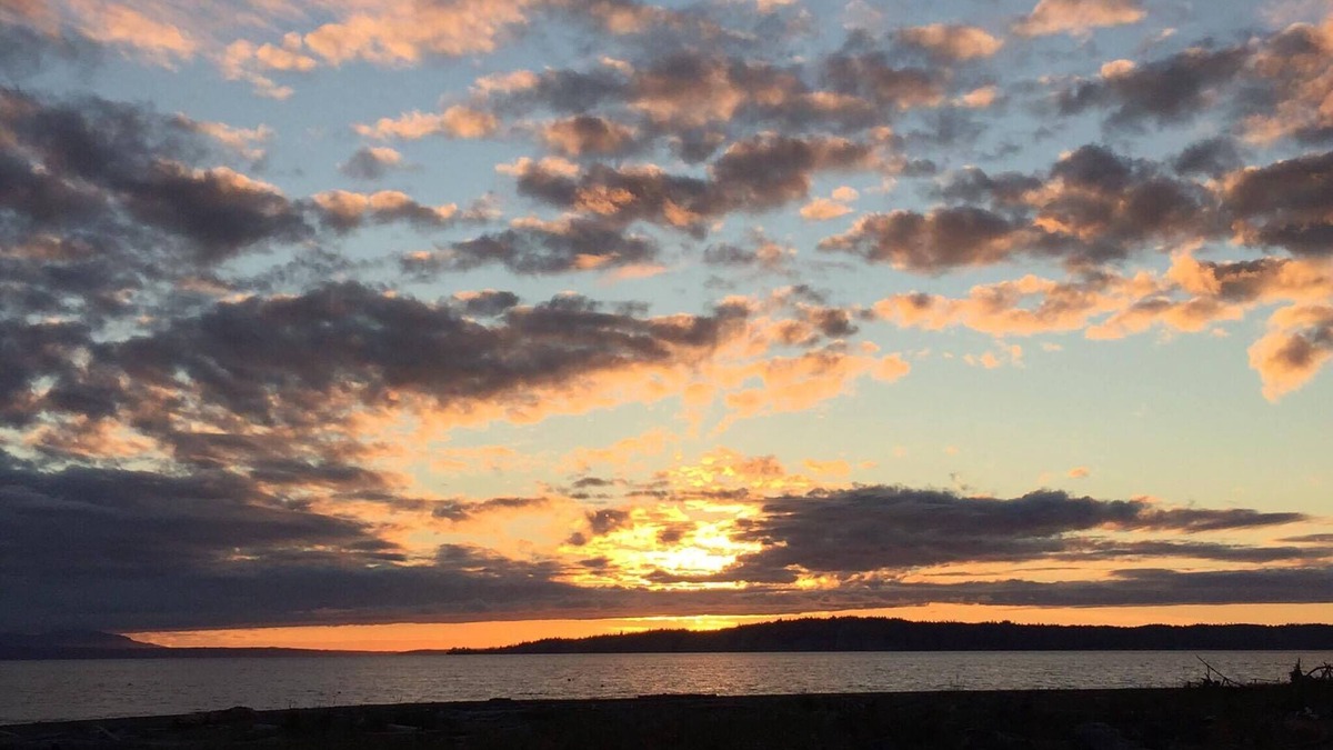 Clinton House | PARADISE SANDY WATERFRONT ON WHIDBEY ISLAND Once Upon A Tide