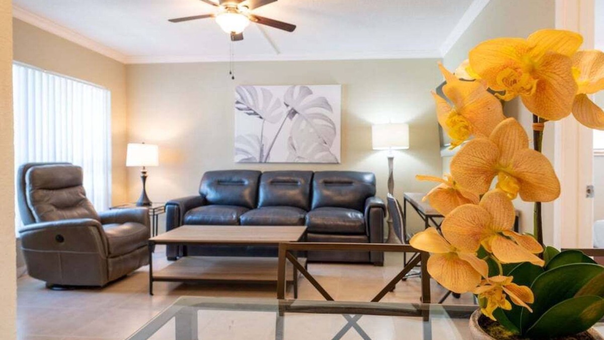 Pompano Beach Apartment | Paradise Shores #3 | 1 block to beach | 1 gig WiFi