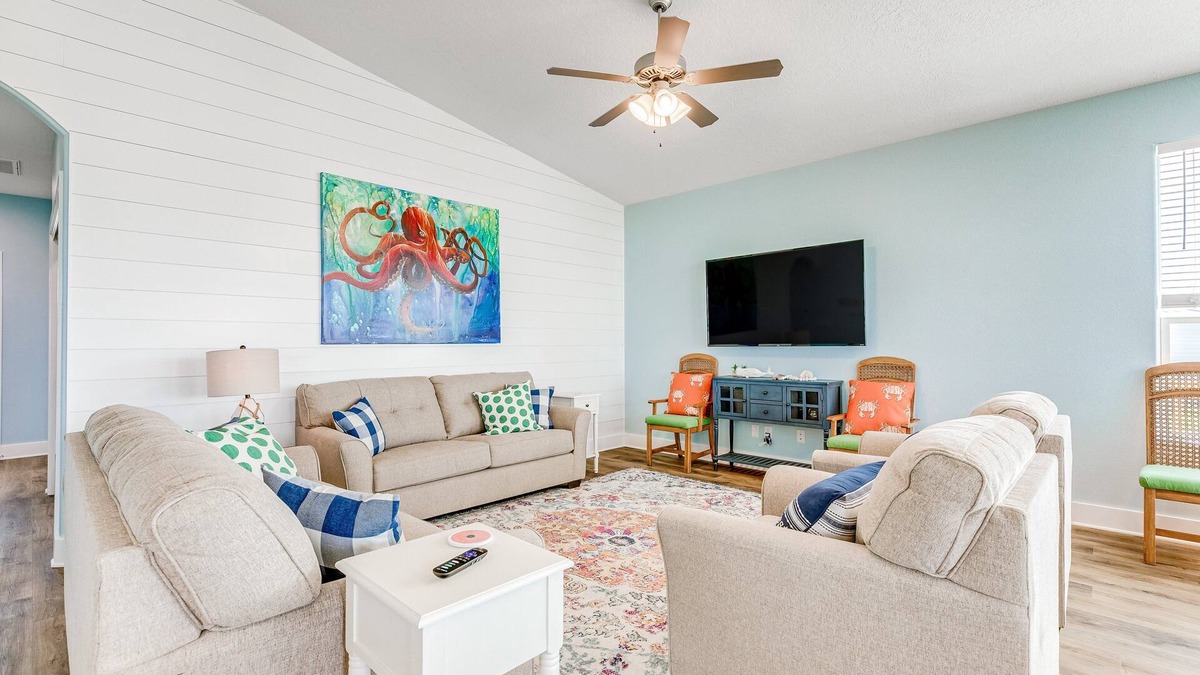 Crystal Beach House | Paradise | Steps to Beach | Large Deck | Dog Haven