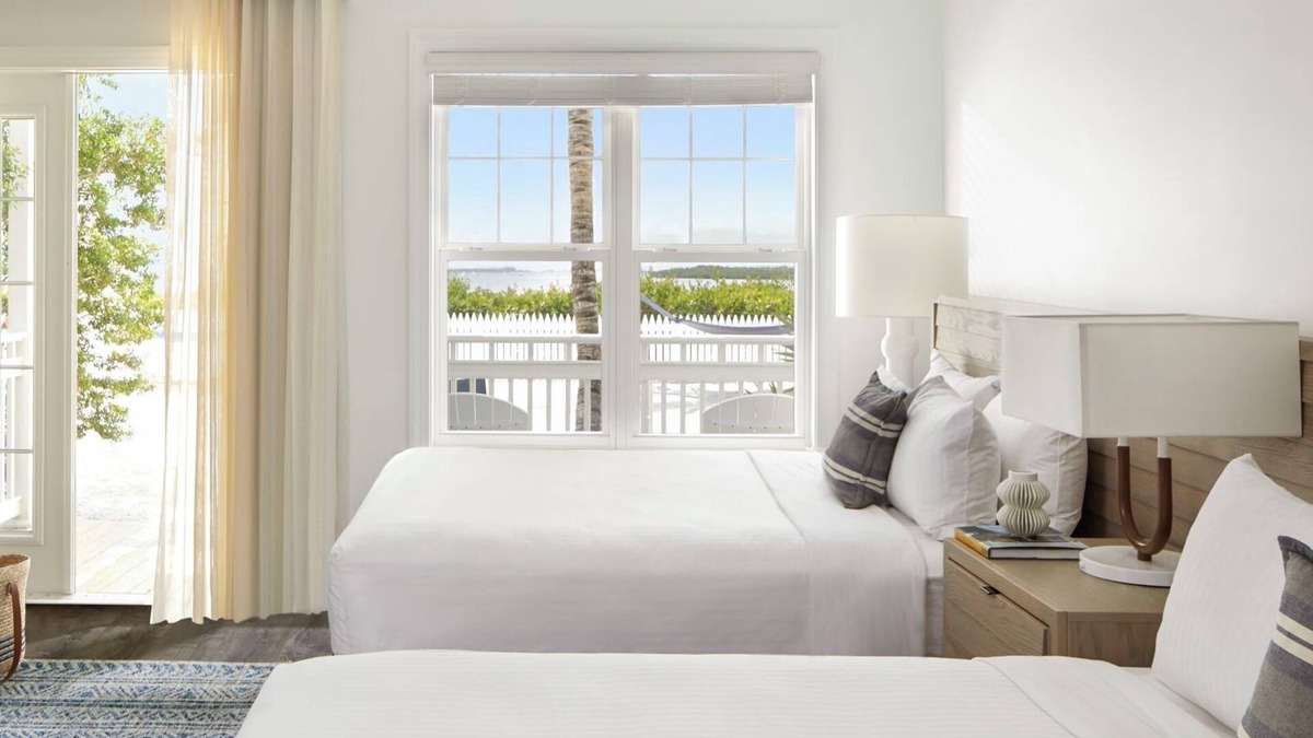 New Town Hotel | Paradise Unit with Convenient Location, Shuttle Service, Onsite Parking, Pools!