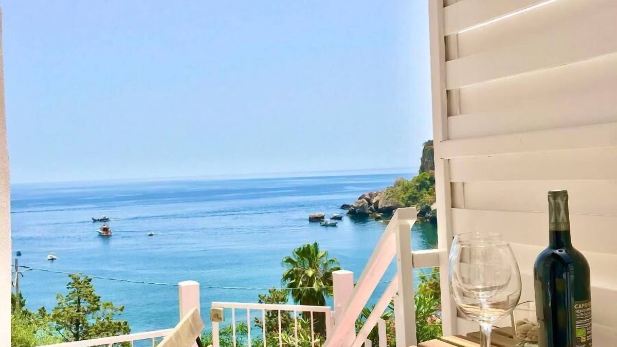 Mazzaro Apartment | Paradisea Taormina Suite front sea