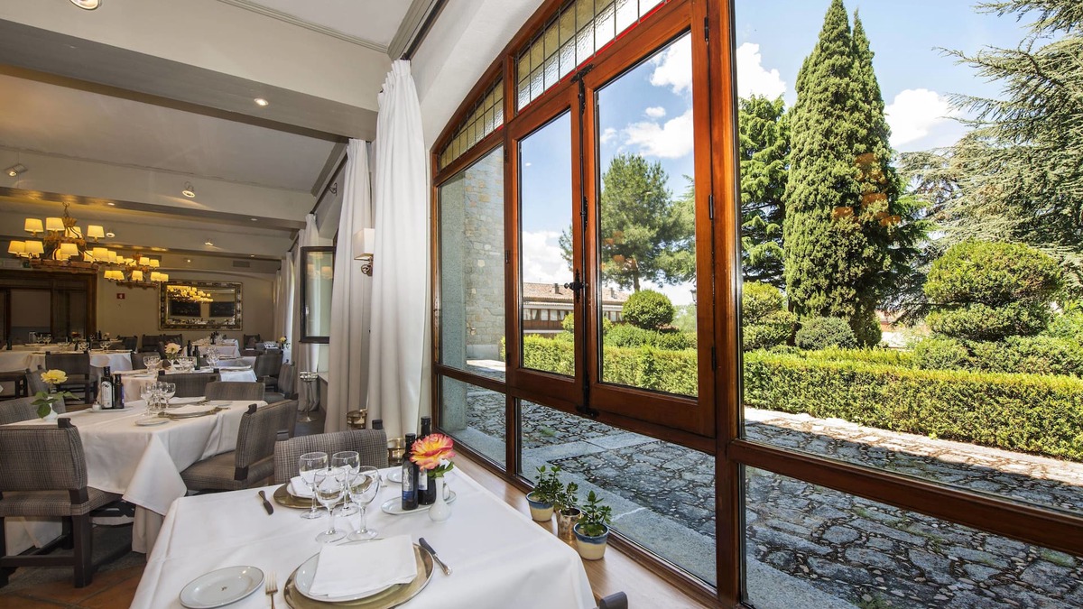 Old Town of Avila Hotel | Parador De Avila